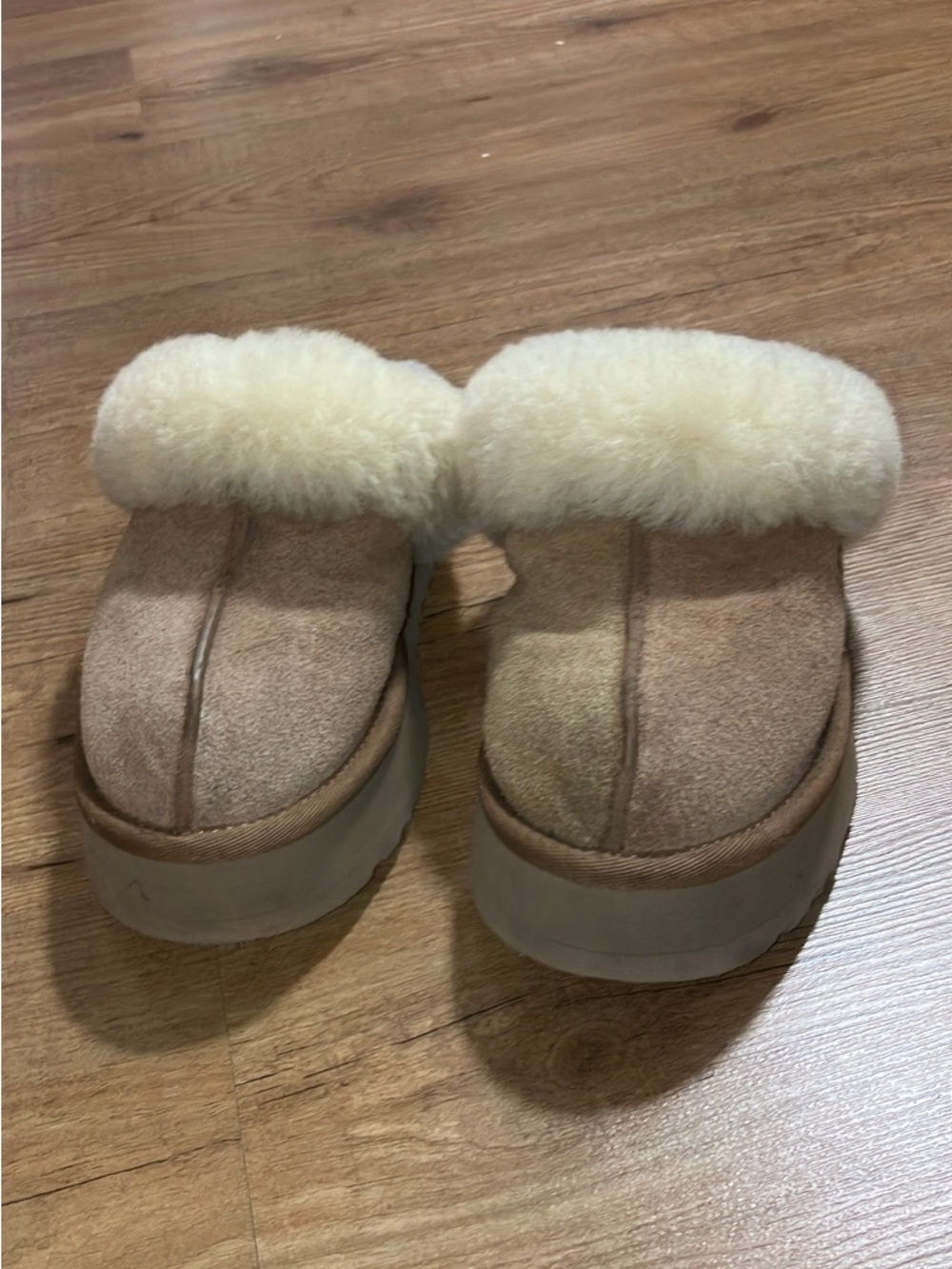 UGG DISQUETTE WOMEN’S SLIPPER SHOES MODEL # 1122550